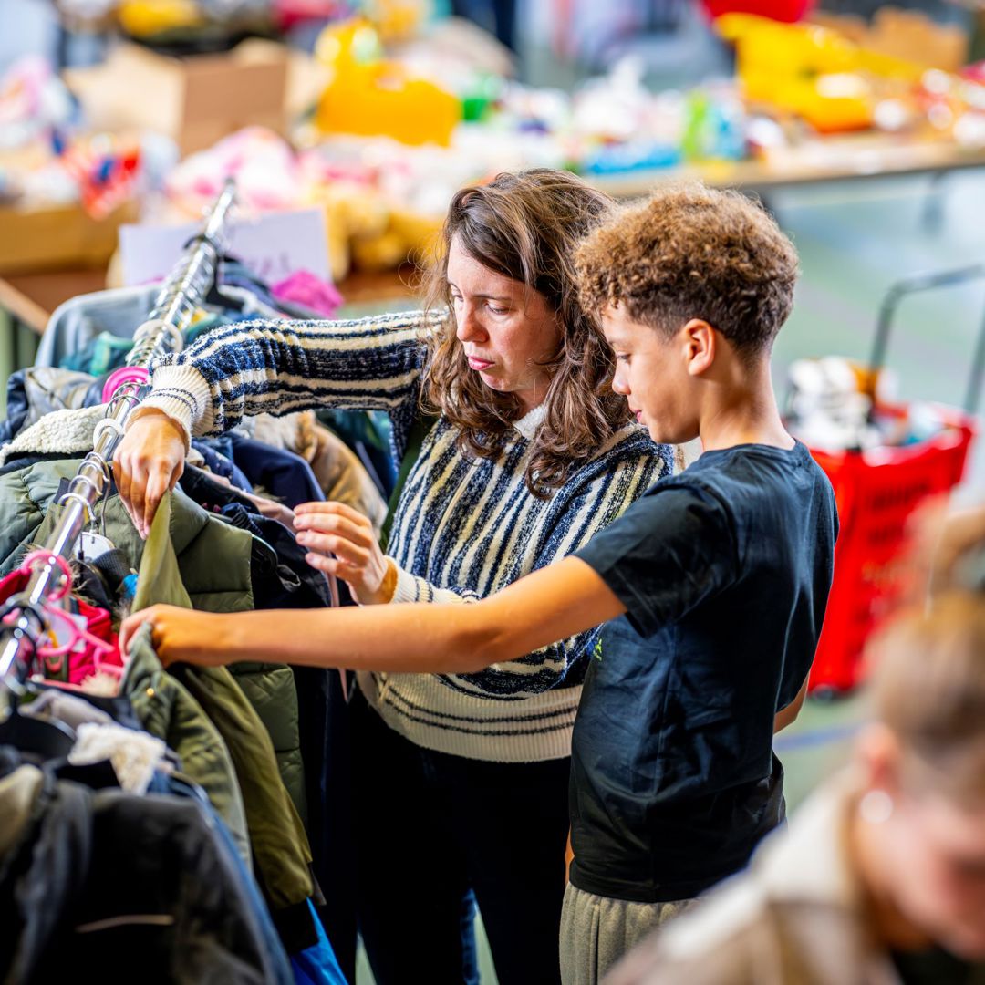 Tweedehandsbeurs 2HB Mama Tiener Jan Crab