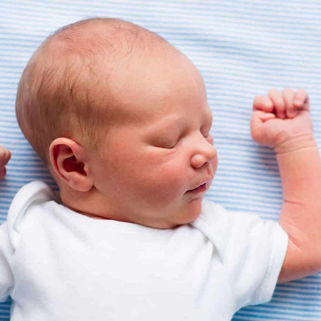 Baby slaapt bij warm weer: ontdek deze tips
